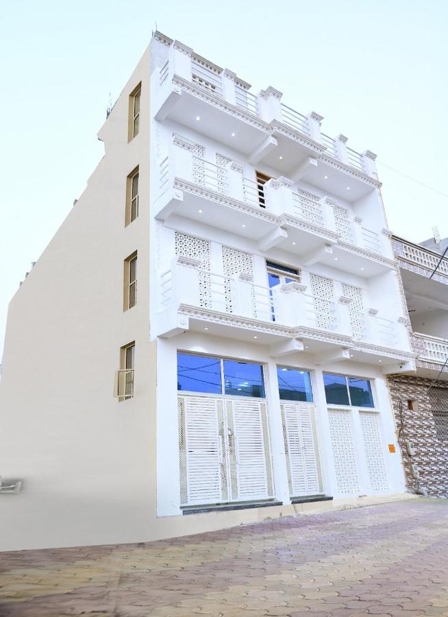 Hn Palace Homestay Агра Екстер'єр фото
