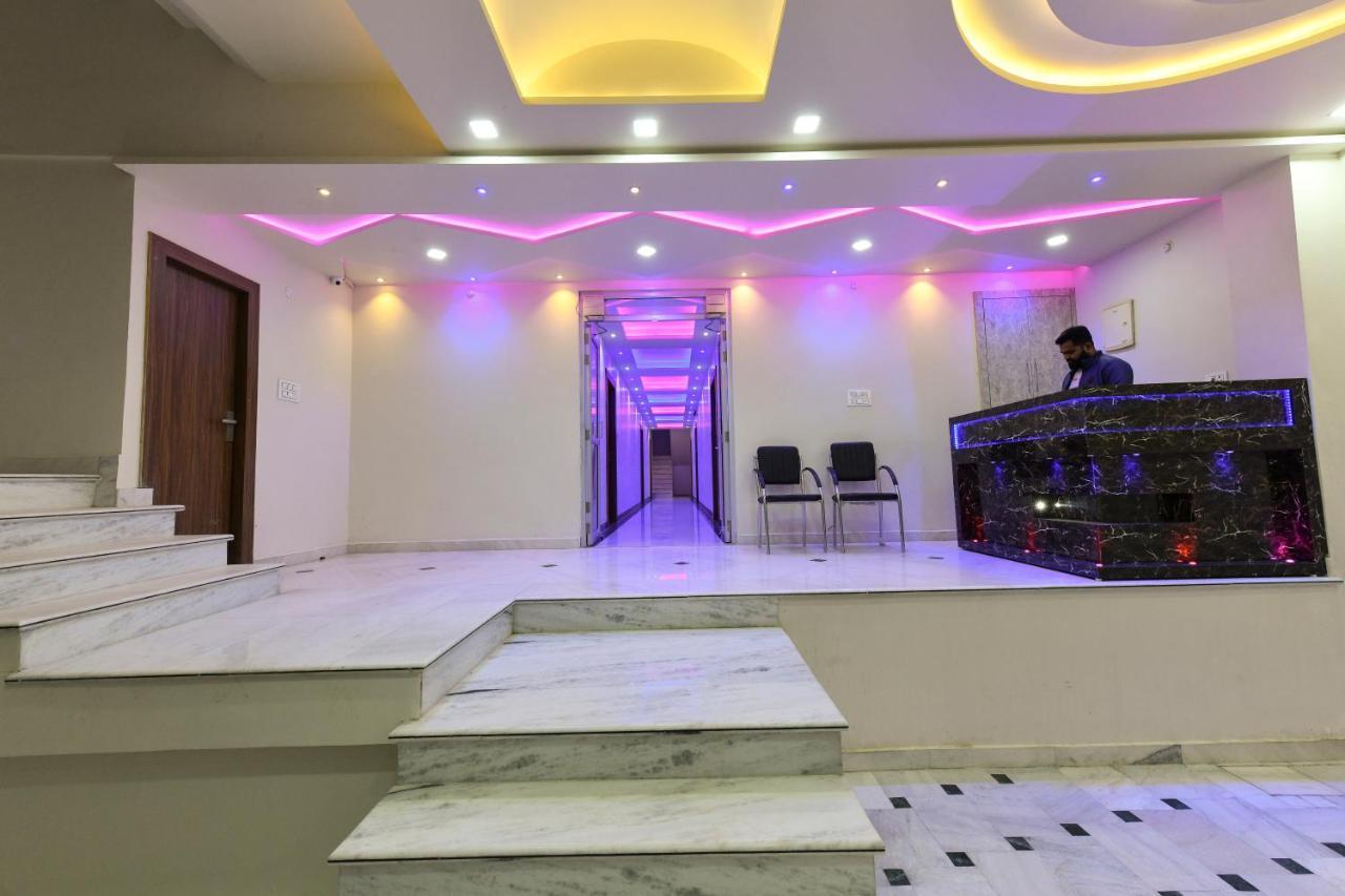 Hn Palace Homestay Агра Екстер'єр фото