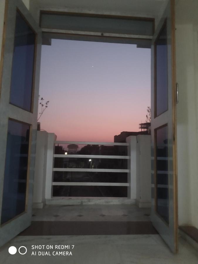 Hn Palace Homestay Агра Екстер'єр фото