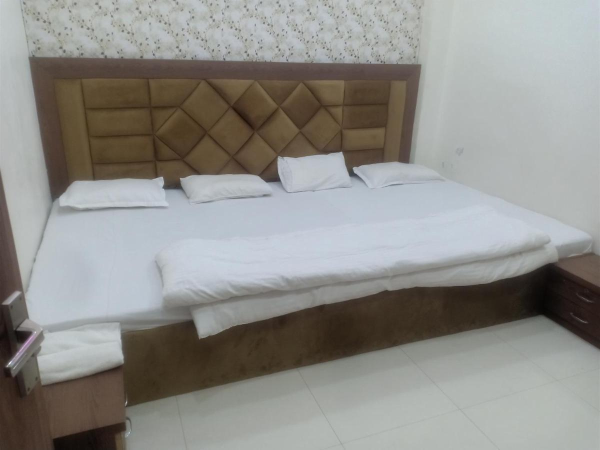 Hn Palace Homestay Агра Номер фото
