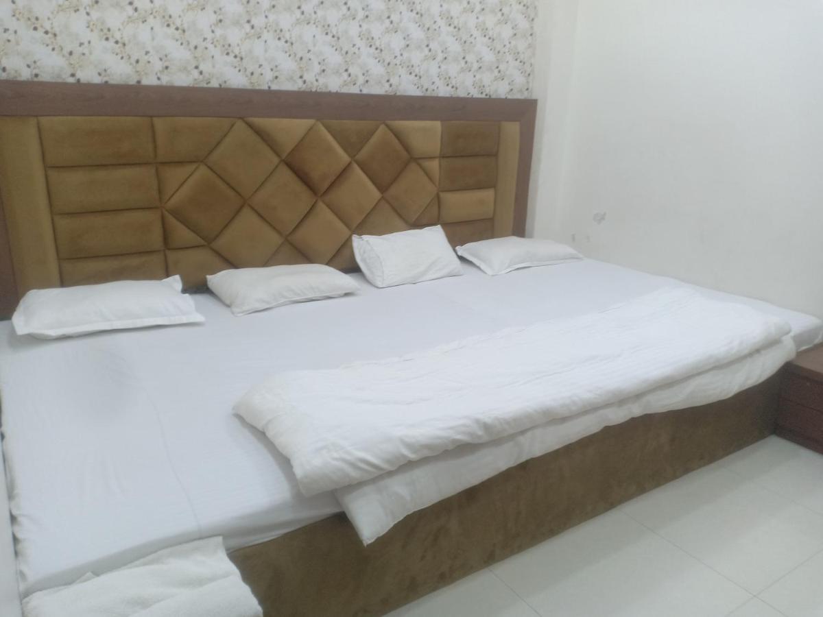 Hn Palace Homestay Агра Номер фото