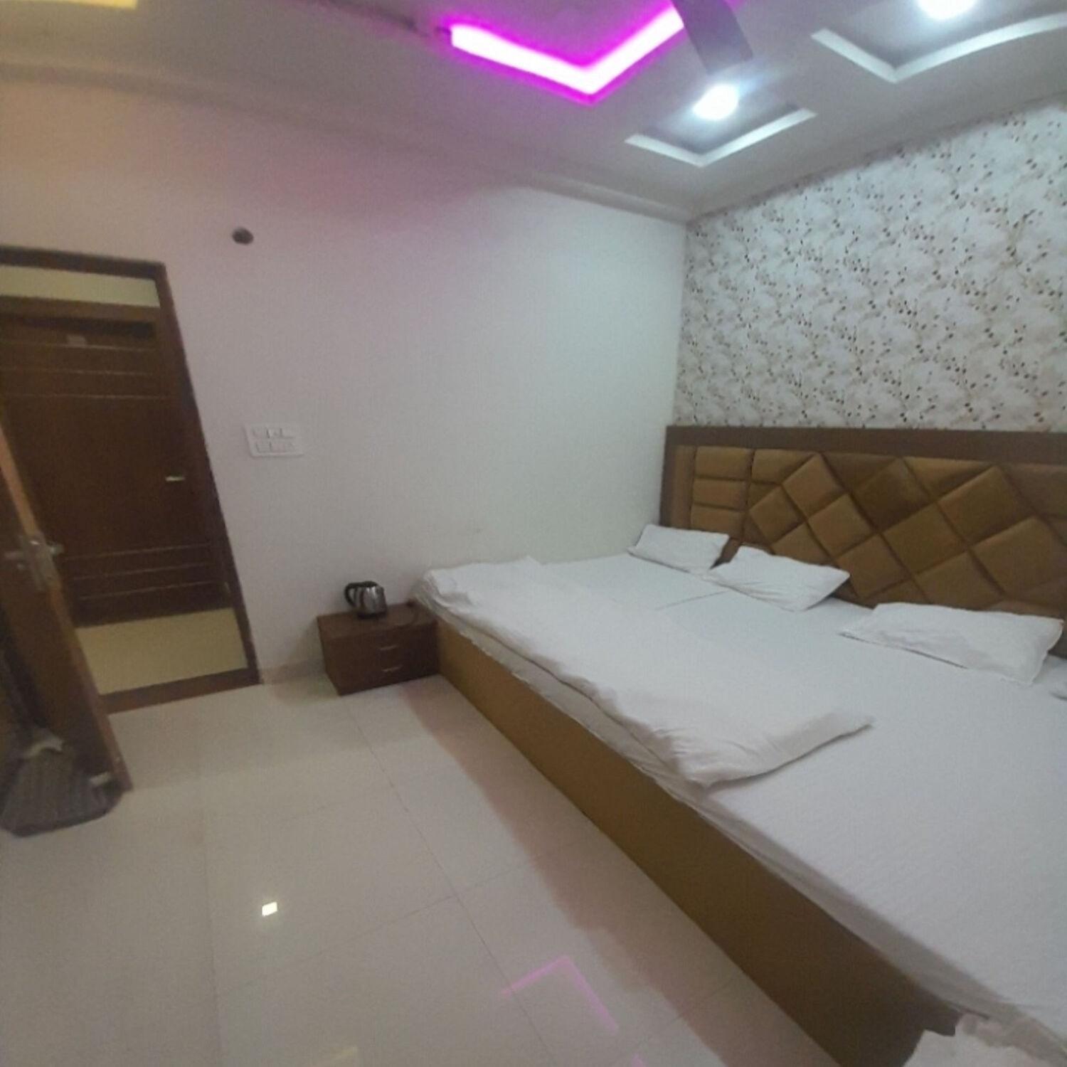 Hn Palace Homestay Агра Екстер'єр фото